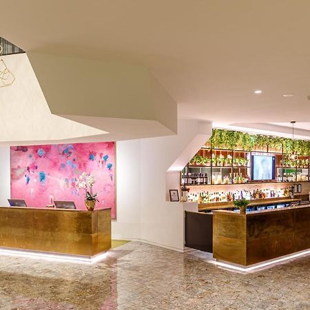 Eatons Hill Hotel Brisbane Bagian luar foto