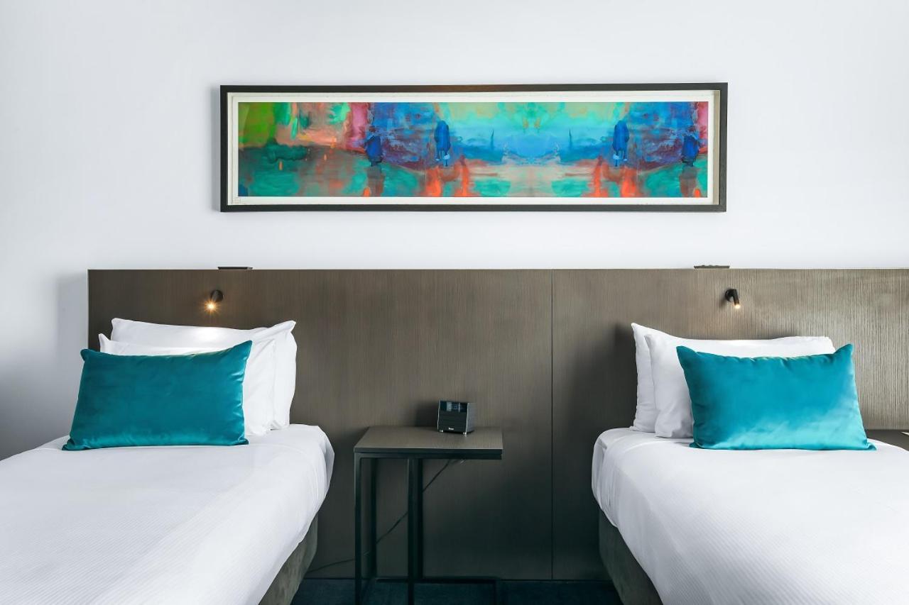 Eatons Hill Hotel Brisbane Bagian luar foto