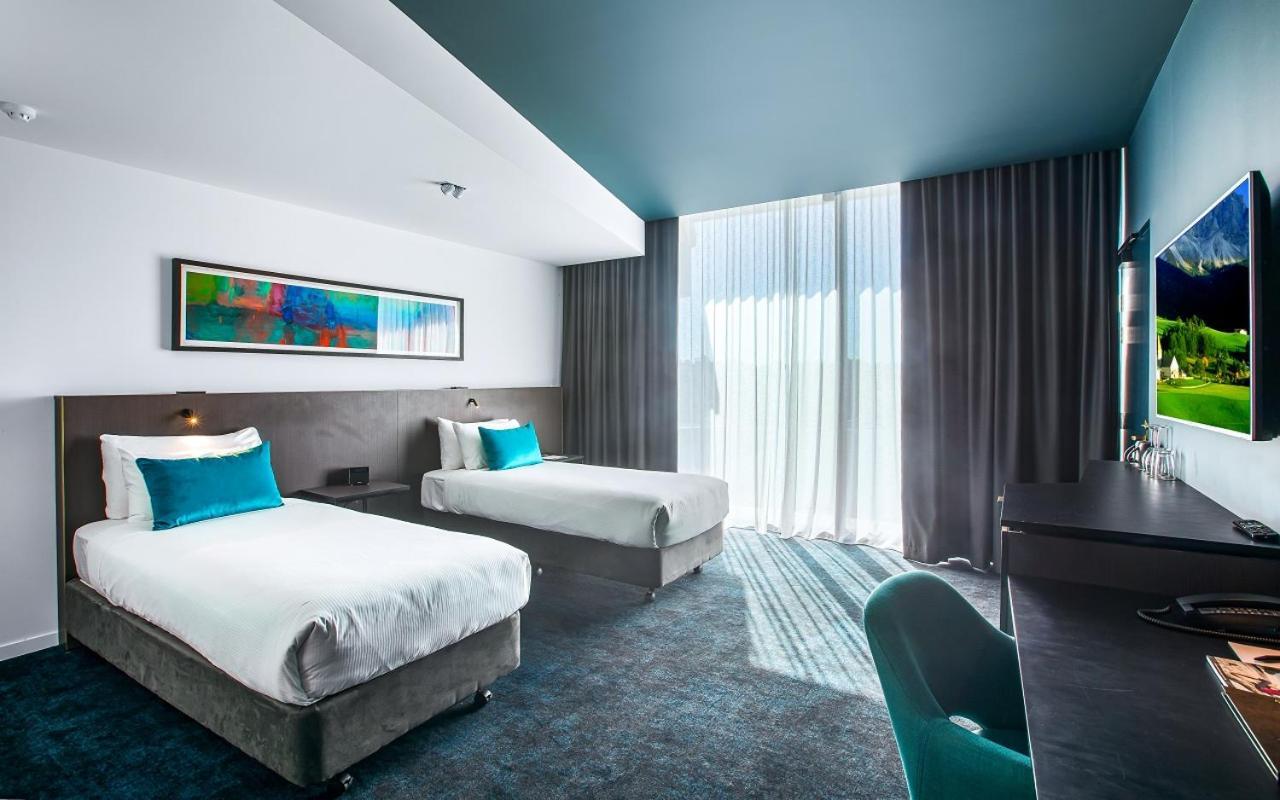 Eatons Hill Hotel Brisbane Bagian luar foto