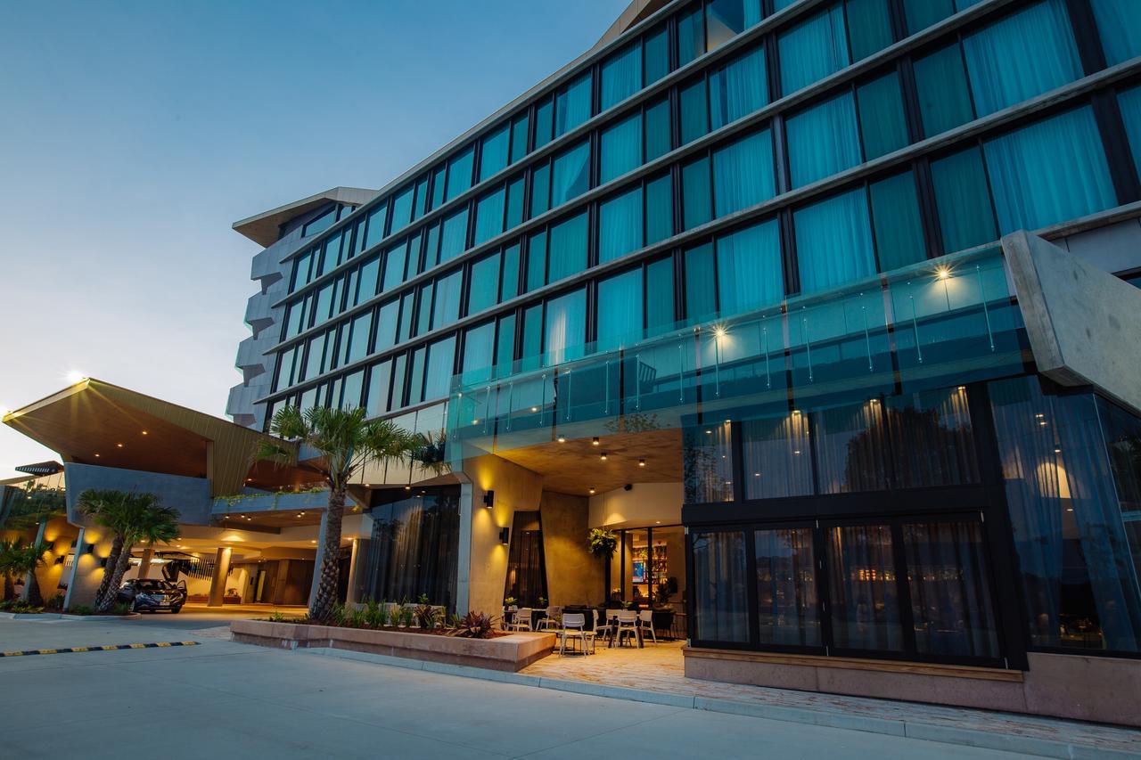 Eatons Hill Hotel Brisbane Bagian luar foto