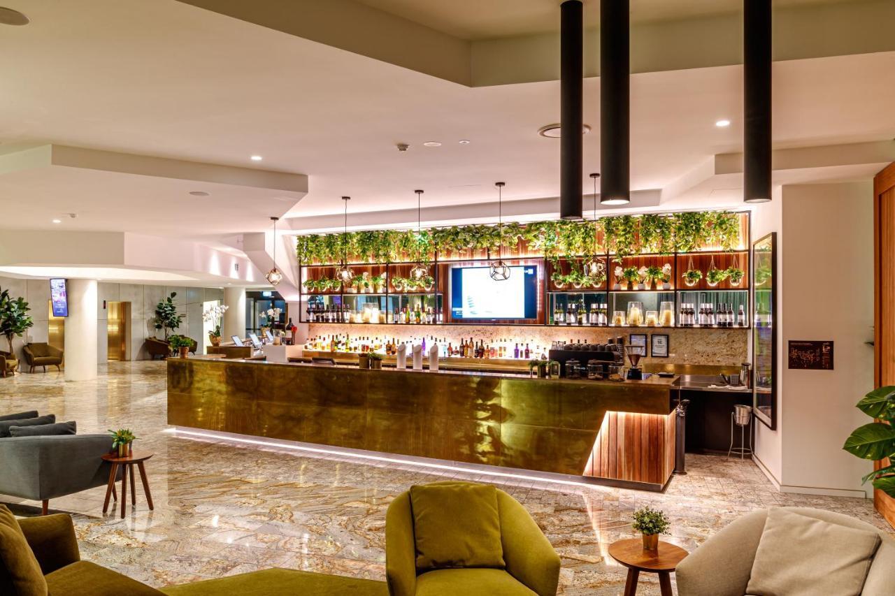 Eatons Hill Hotel Brisbane Bagian luar foto