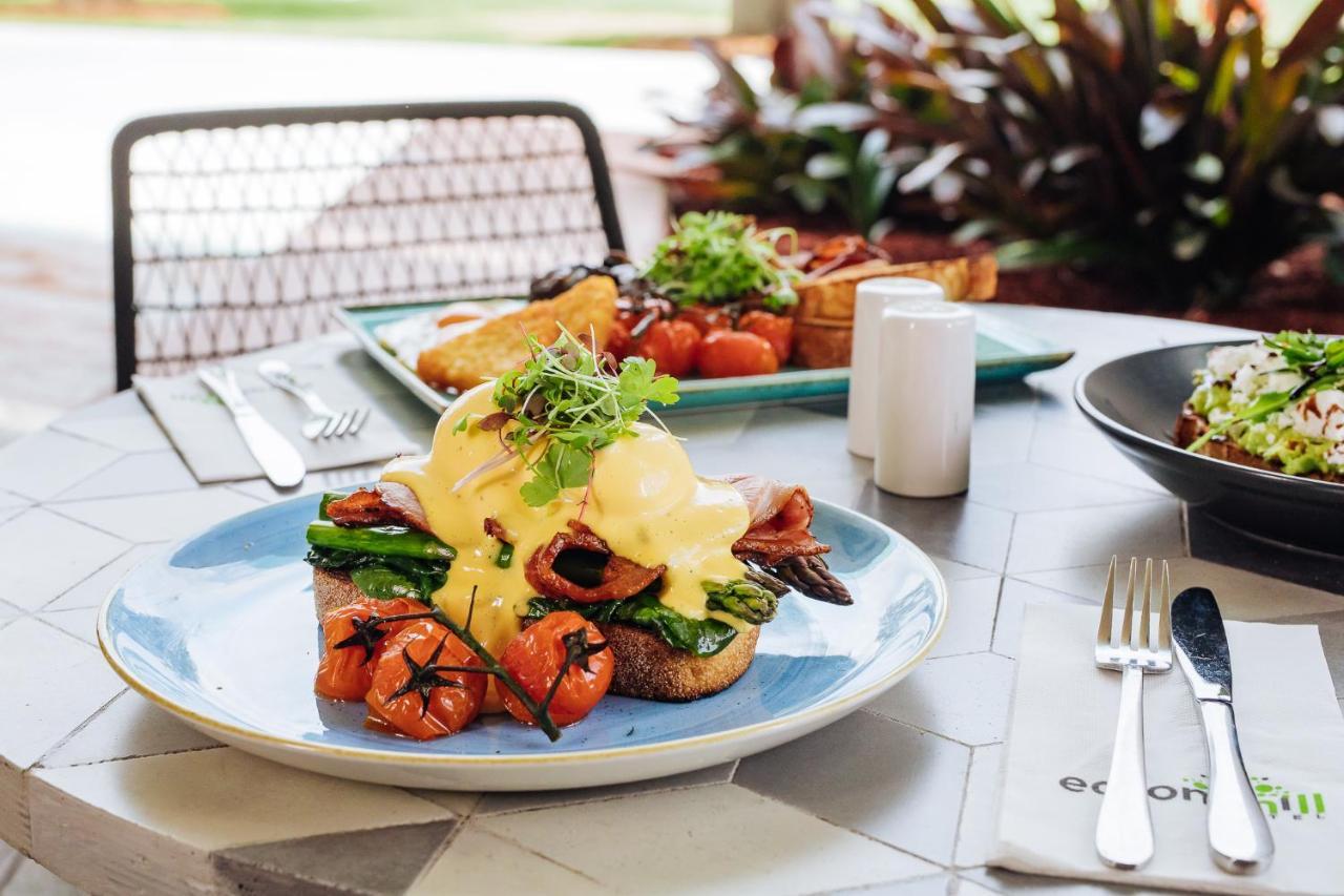 Eatons Hill Hotel Brisbane Bagian luar foto