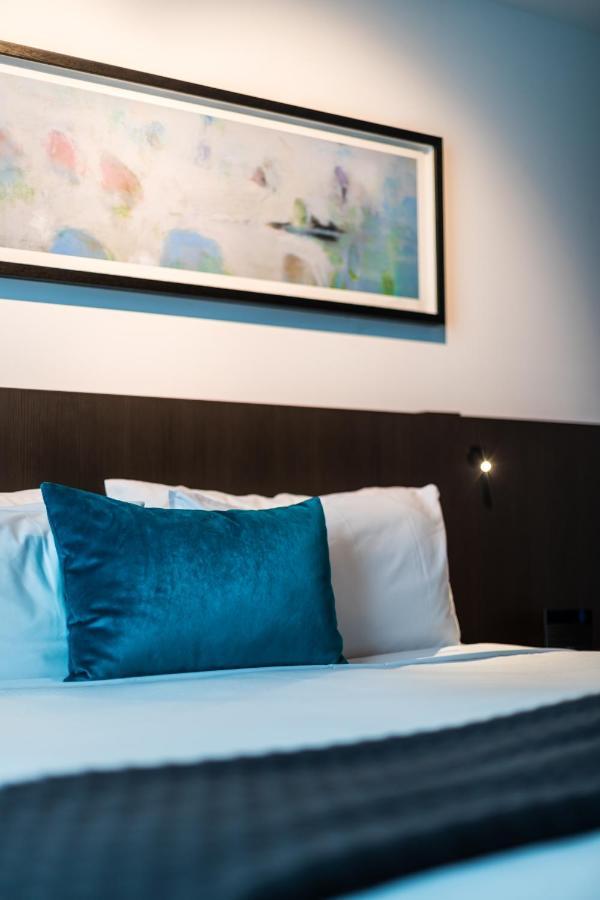 Eatons Hill Hotel Brisbane Bagian luar foto