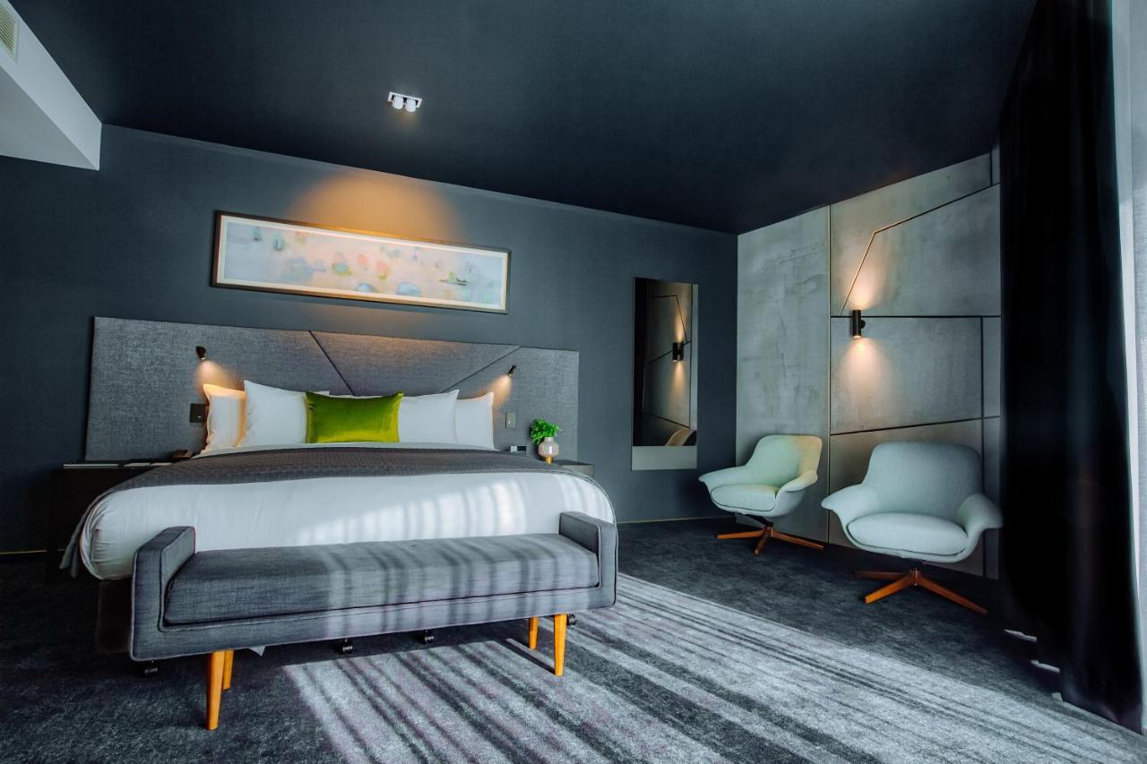 Eatons Hill Hotel Brisbane Bagian luar foto