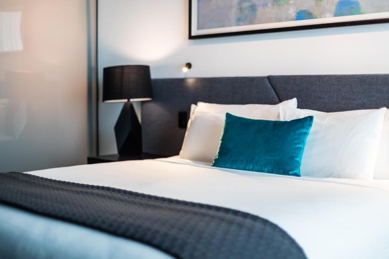 Eatons Hill Hotel Brisbane Bagian luar foto