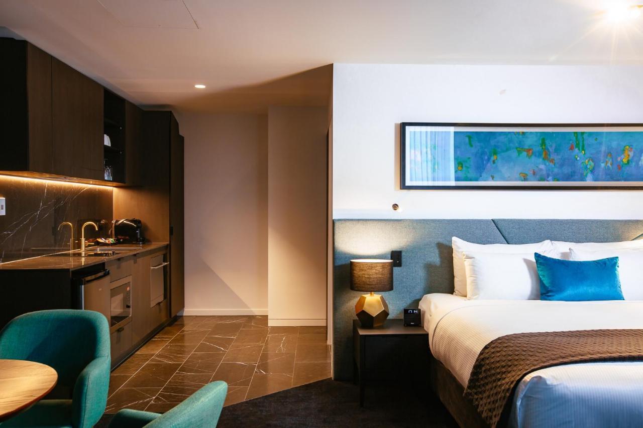 Eatons Hill Hotel Brisbane Bagian luar foto