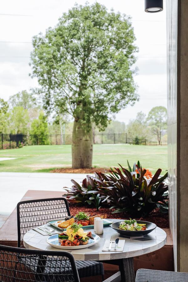 Eatons Hill Hotel Brisbane Bagian luar foto