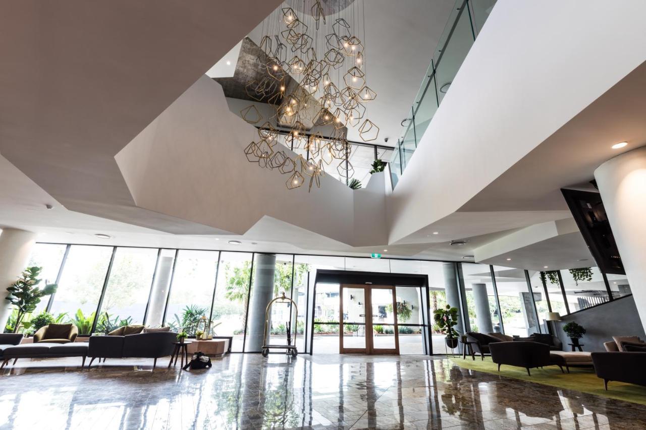 Eatons Hill Hotel Brisbane Bagian luar foto