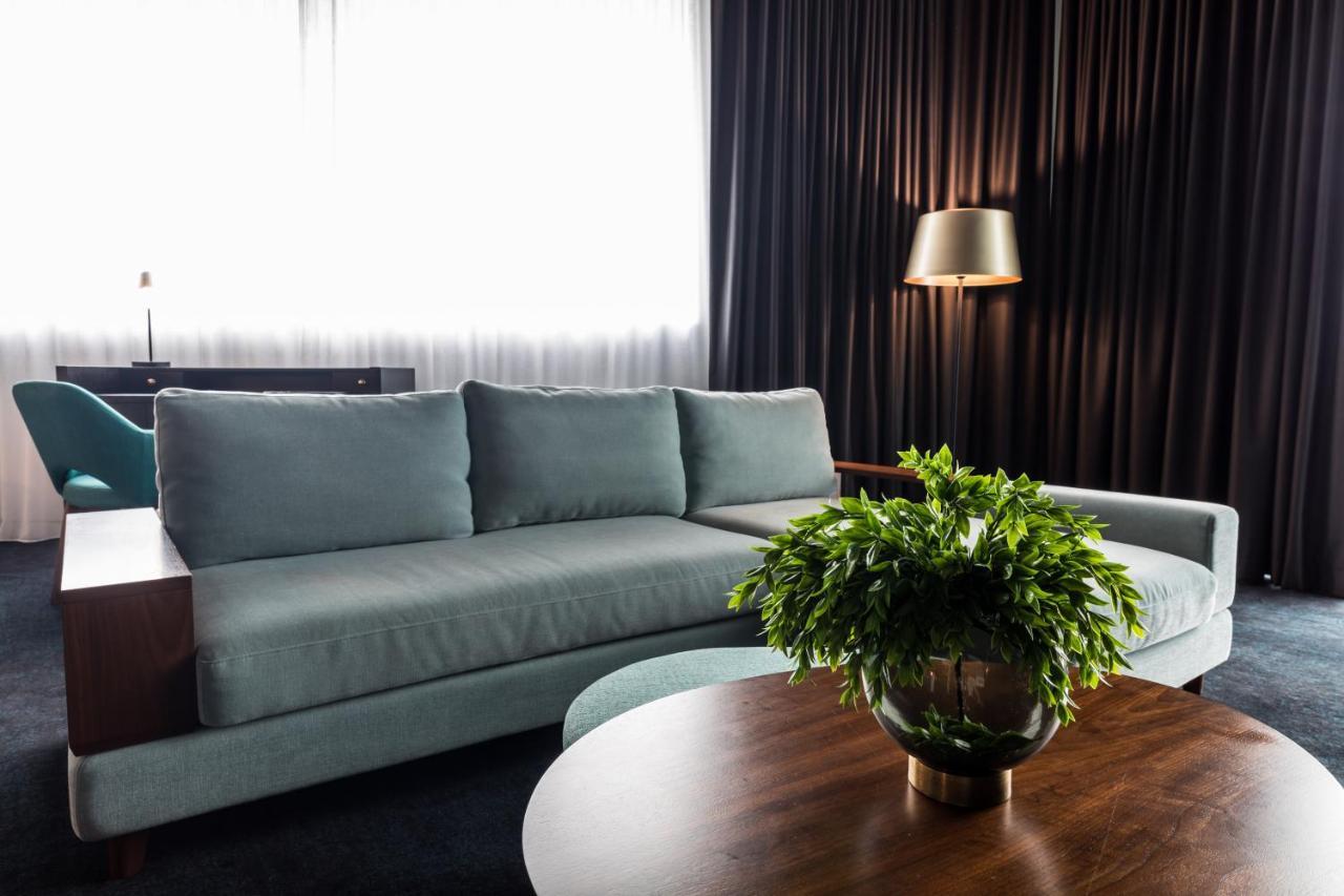 Eatons Hill Hotel Brisbane Bagian luar foto