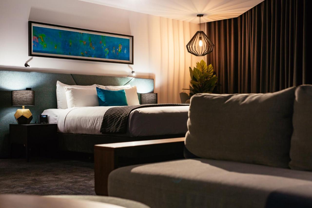 Eatons Hill Hotel Brisbane Bagian luar foto