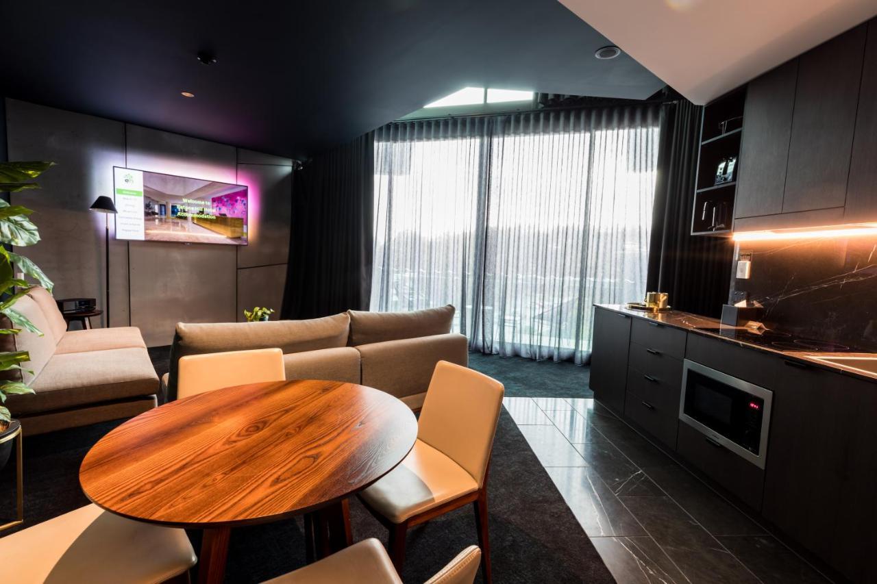 Eatons Hill Hotel Brisbane Bagian luar foto