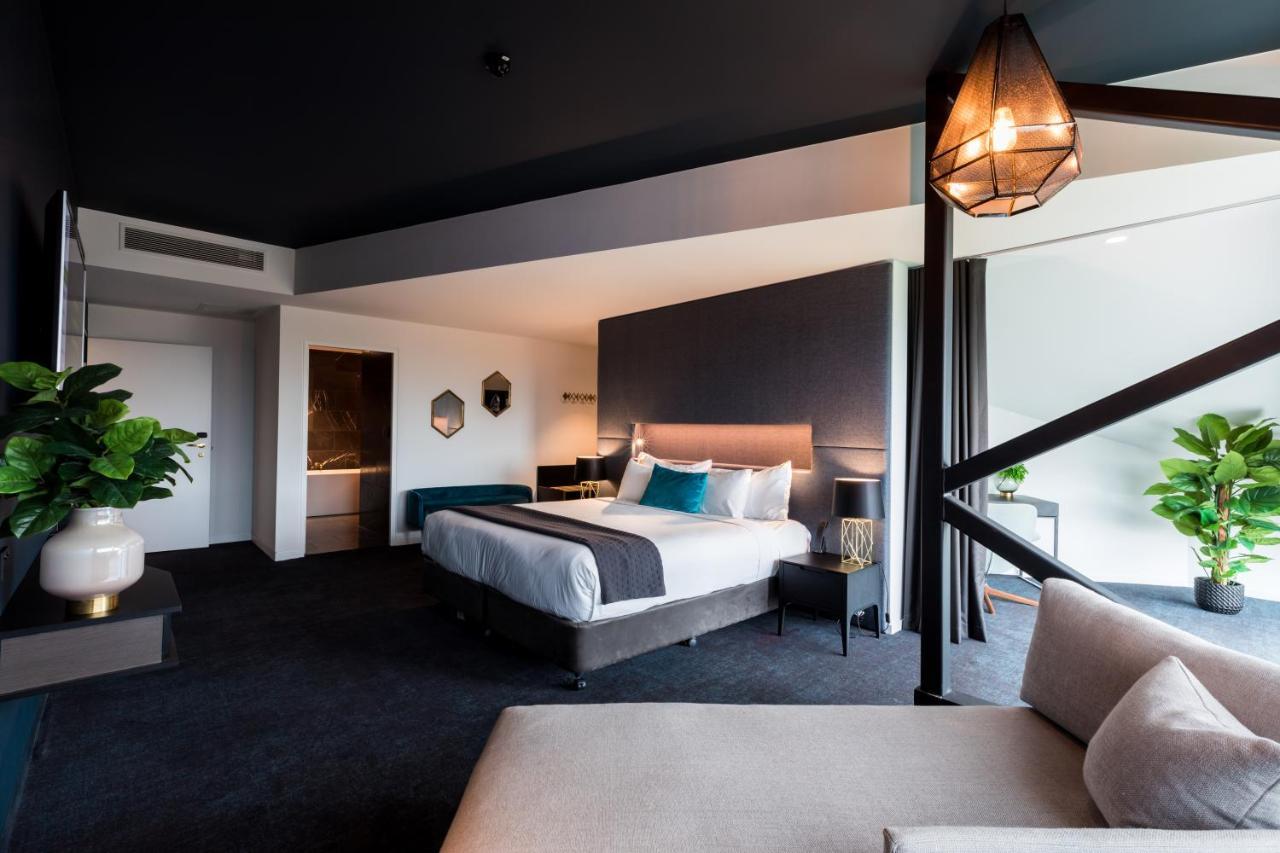 Eatons Hill Hotel Brisbane Bagian luar foto