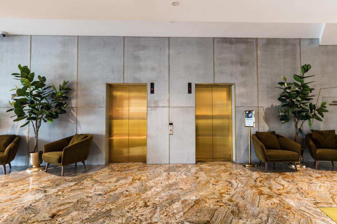 Eatons Hill Hotel Brisbane Bagian luar foto